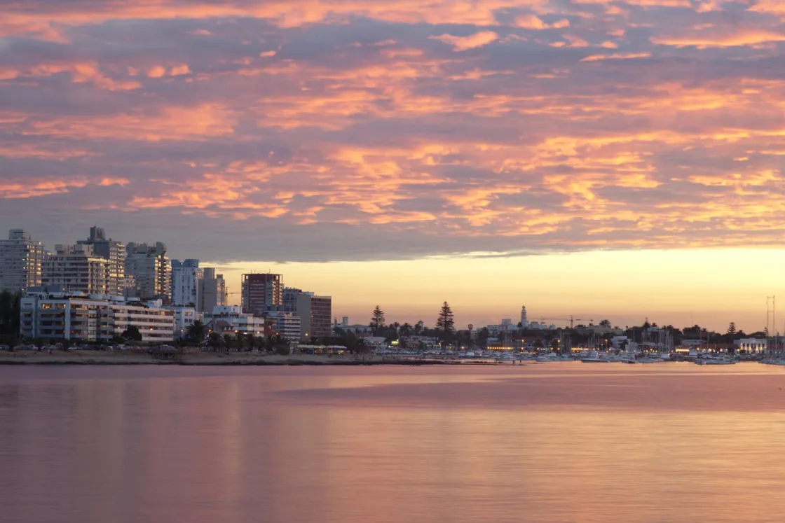 <h1>OFERTA LIMITADA. Semana Santa&nbsp; 10 dias. Desde U$S 330 iva incluido. Renault Kwid. Nuestros vehículos no pueden salir del pais.&nbsp;</h1>